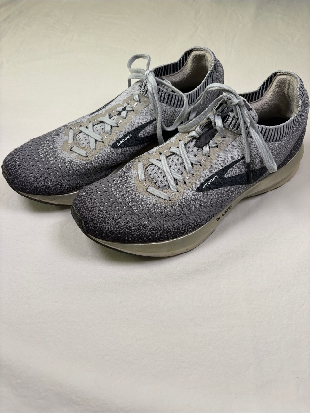 Brooks Men’s Gray Knit Lace-Up Running Shoes